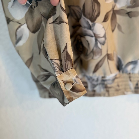 Alfred Dunmer Women’s floral print blouse with a smocked elastic hem. Size 16 - Picture 5 of 7